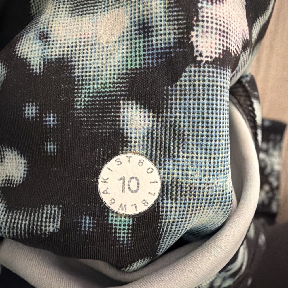 Lululemon Women's Size 10 Printed Fast Free Capri Activewear Leggings - Picture 7 of 10